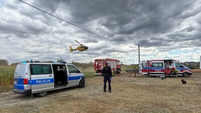 1,5 yaşındaki bir çocuk bir evin yakınındaki gölete düştü. Bir lpr helikopteri müdahale etti 2 1 5 yasindaki bir cocuk bir evin yakinindaki golete dustu bir lpr helikopteri mudahale etti 6849
