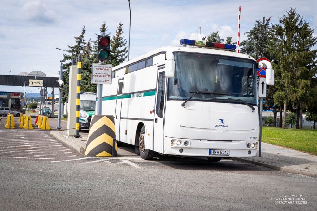 15 ukrayna vatandasi sinir muhafizlari tarafindan zorla sinira getirildi ve ukrayna tarafina teslim edildi 7924