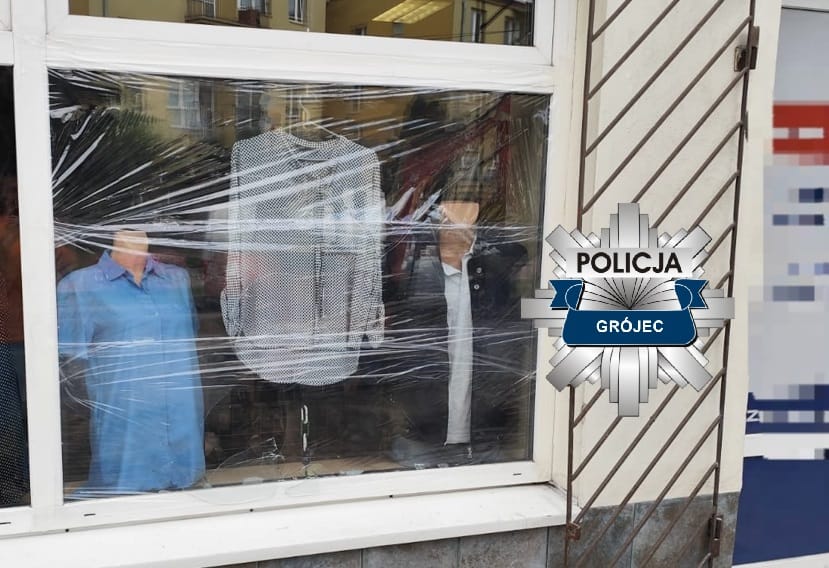 75 yaşındaki adam üç yerde camları kırdı. "treni yanlış istasyonda bıraktığı için hayal kırıklığına uğramıştı". 1 75 yasindaki adam uc yerde camlari kirdi treni yanlis istasyonda biraktigi icin hayal kirikligina ugramisti 6831