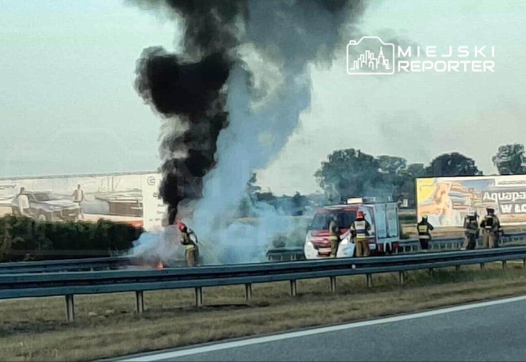 a2 otoyolunda araba yangini araba yanarak kul oldu 7045