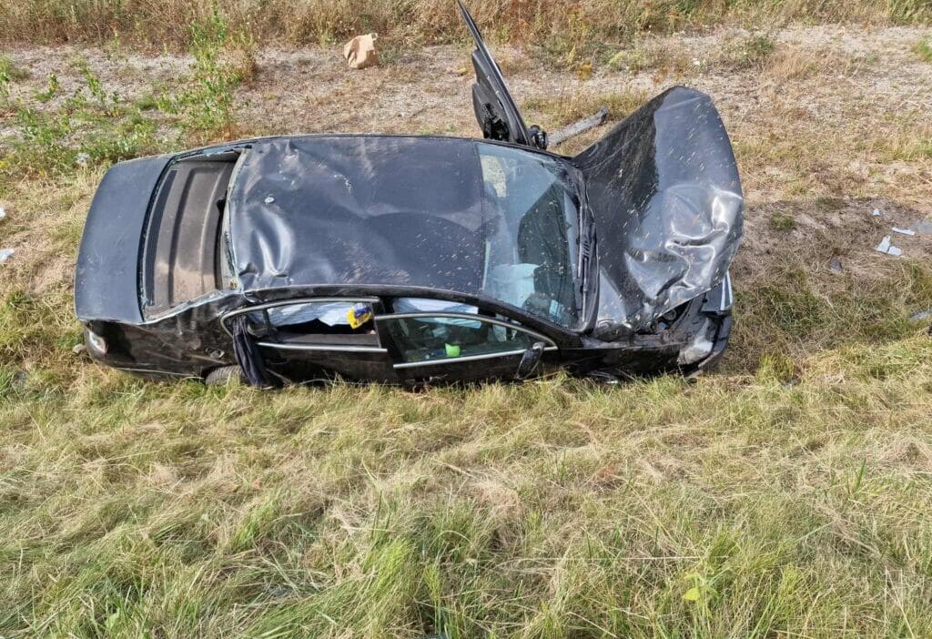 A2 otoyolunda çatı kaplaması. Üç kişi yaralandı. Lpr helikopteri iş başında 1 A2 otoyolunda cati kaplamasi uc kisi yaralandi lpr helikopteri is basinda 7556