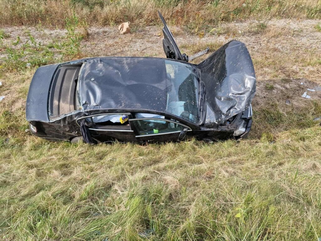 a2 otoyolunda cati kaplamasi uc kisi yaralandi lpr helikopteri is basinda 7556