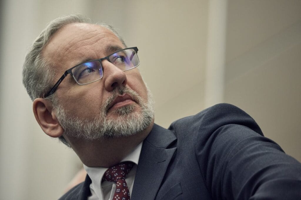 adam niedzielski nin dovulmesi i cisleri bakanligi baskan yardimcisi failler iyilesiyor 7402