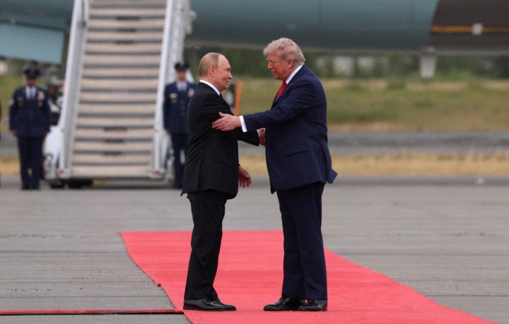 alaska daki trump putin zirvesi bos gecti sikorski nin tepkisi saldiri 4729