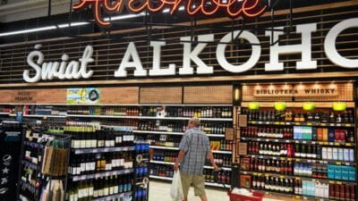 Alkol ve tutunun 60 yas ustu kisilere satisinin yasaklanmasi saglik bakanligi na sasirtici dilekce 6979