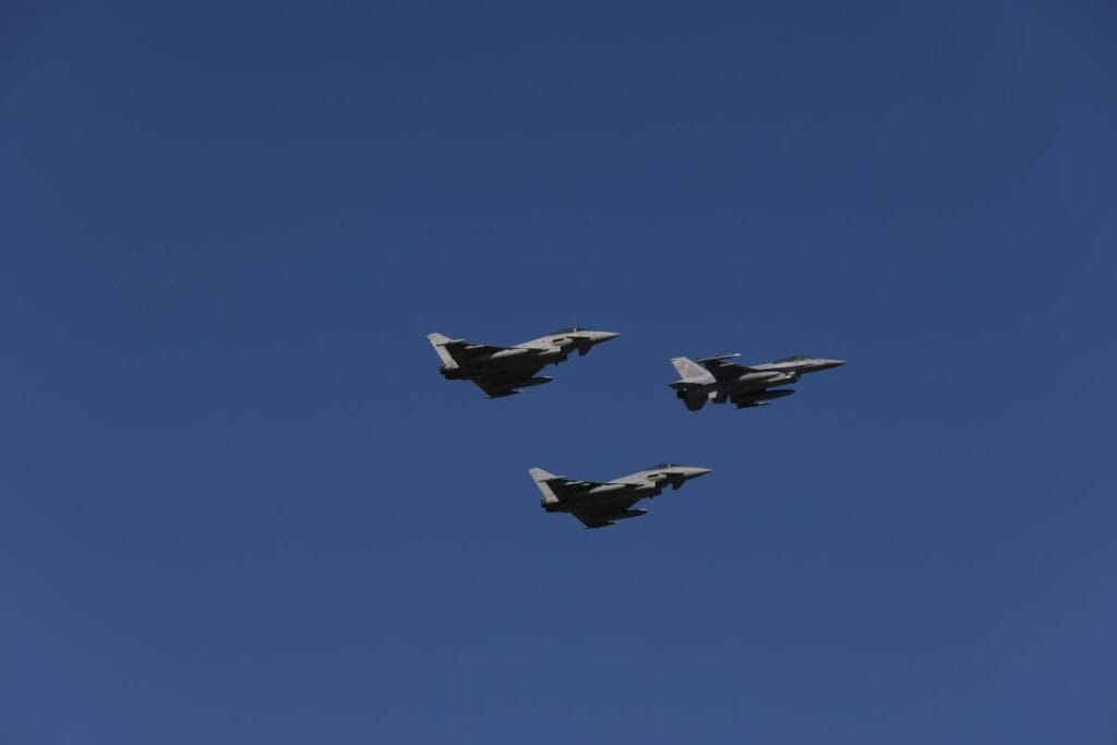 almanya polonya ordusunu destekliyor eurofighter lar mazovya ya tasindi 3216