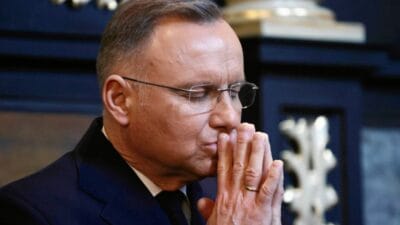 Andrzej duda prezidencyon son geri donuslerinde uc yasaya i mzalamadi 3228