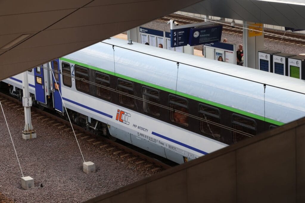 ariza tren trafigini felc etti uzun gecikmeler 6943