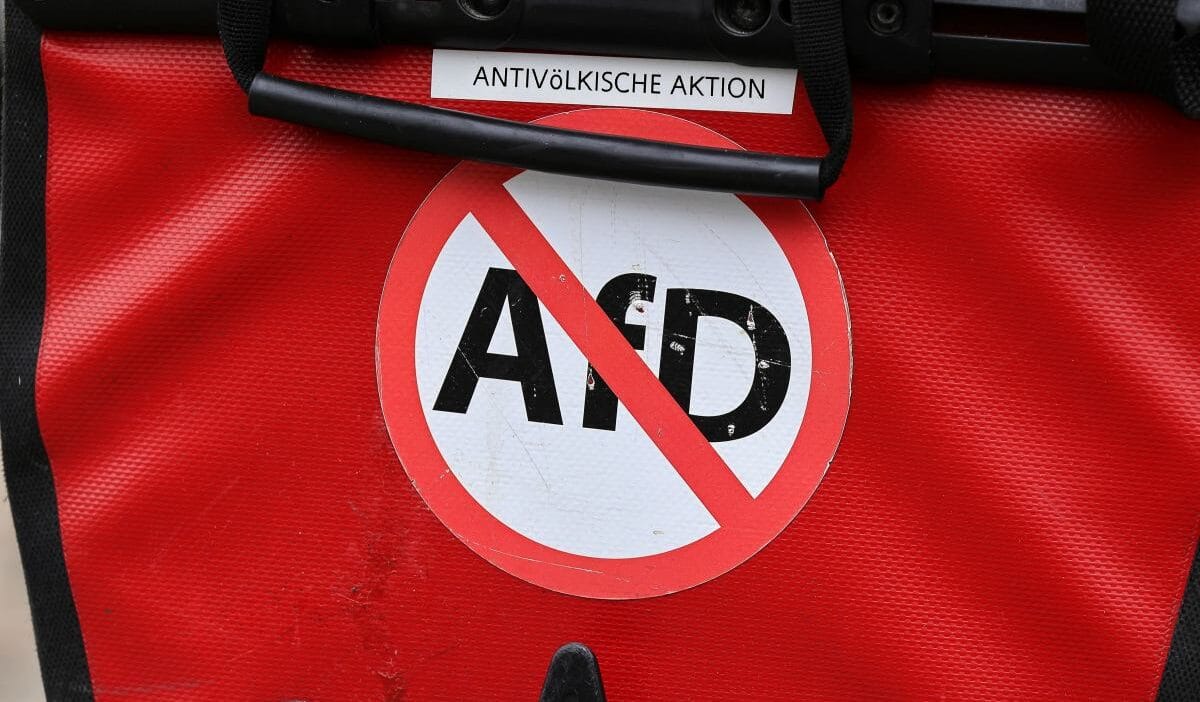 Asirilikci afd ankette kazandi parti almanya da yasaklanacak mi 6391