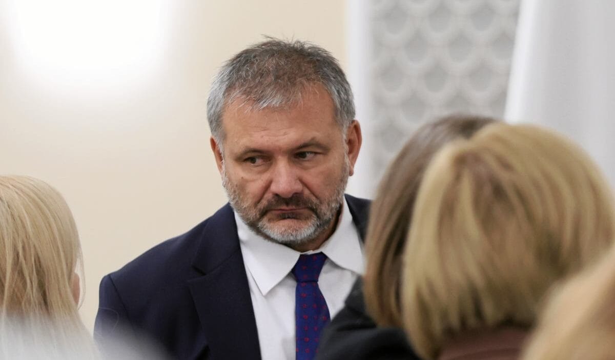 Bakan zurek in uzerinde kara bulutlar mi var avrupa parlamentosu milletvekilleri onun savcilik tarafindan ele alinmasini istiyor 7342