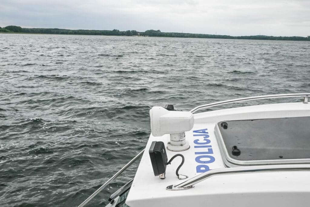 baltik ta tragedi cocuklarini kurtarmak i cin atlayan adam oldu 4820