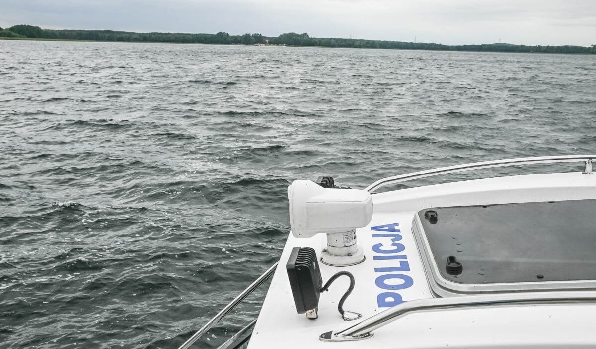 Baltik ta tragedi cocuklarini kurtarmak i cin atlayan adam oldu 4820