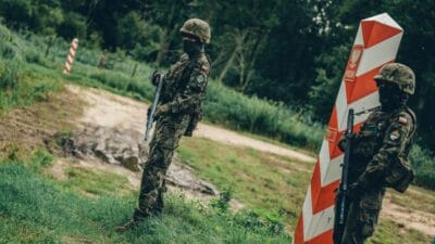 Belarus sınırı yakınlarında yaralanan asker. El bombası elinde patladı 3 Belarus siniri yakinlarinda yaralanan asker el bombasi elinde patladi 7294