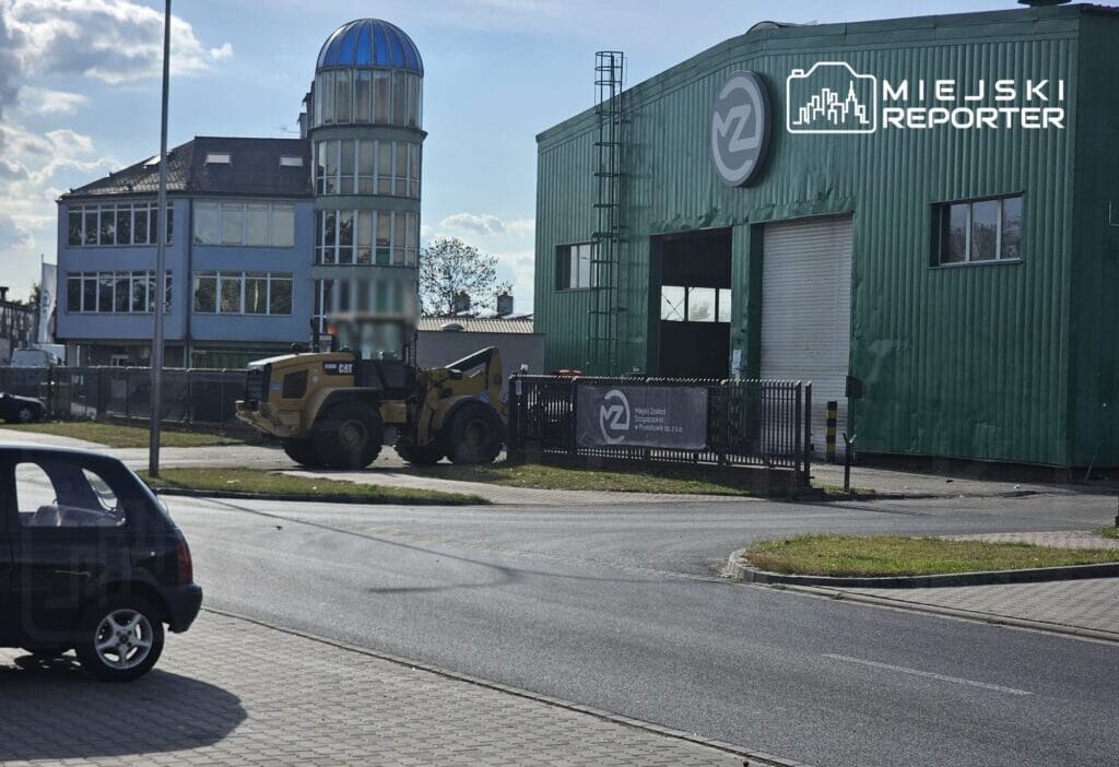 Belediye temizlik fabrikasi tesislerinde ciddi kaza bir ekskavator surucusu atik ayristiran bir calisana carpti 7084