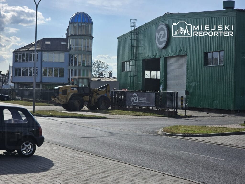 belediye temizlik fabrikasi tesislerinde ciddi kaza bir ekskavator surucusu atik ayristiran bir calisana carpti 7084