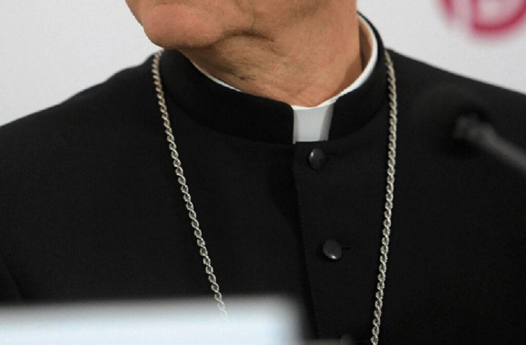 bir rahibin paeda i ye oy vermekle ilgili skandal sozleri curia ve vali tepki gosterdi 6155