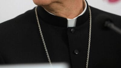 Bir rahibin paeda i ye oy vermekle ilgili skandal sozleri curia ve vali tepki gosterdi 6155