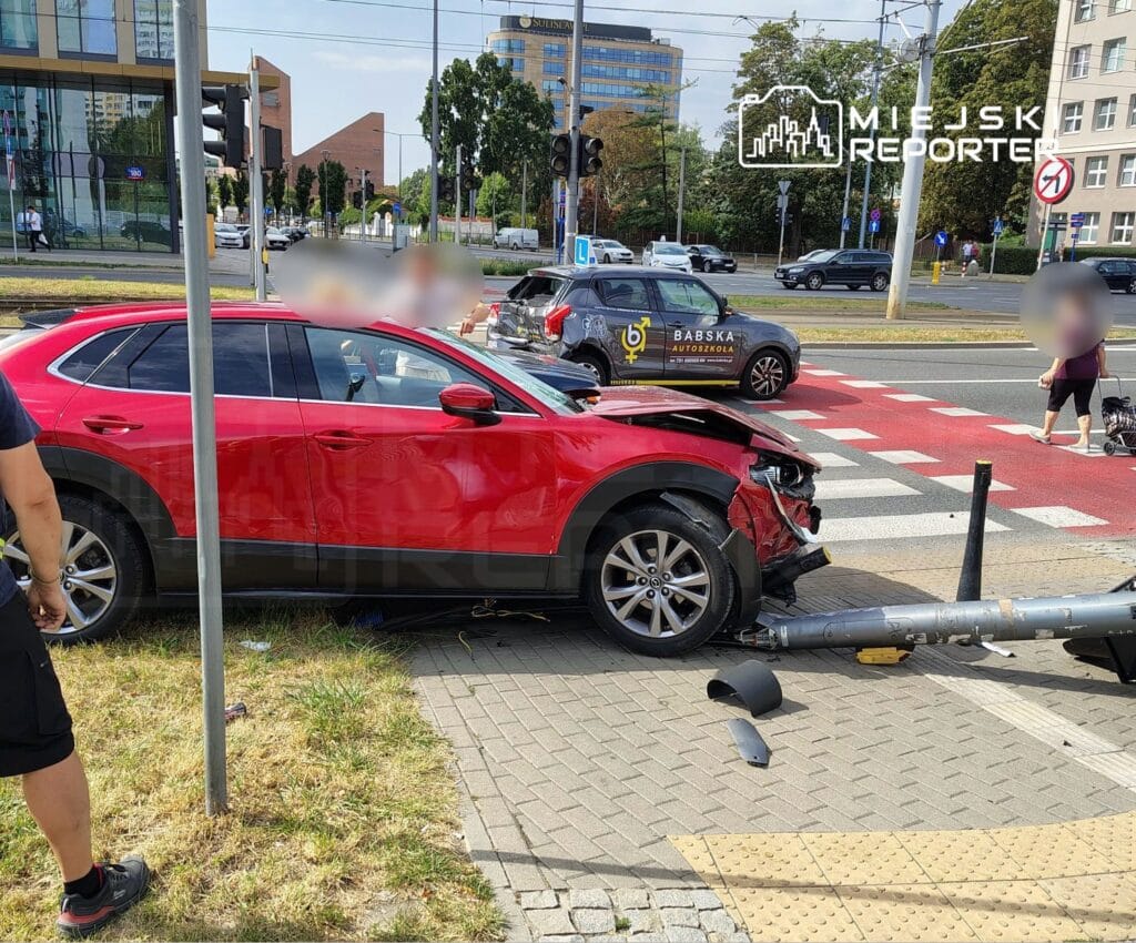 bir surus dersinin aniden durmasi kazayla sonuclandi i ki kisi yaralandi 7851