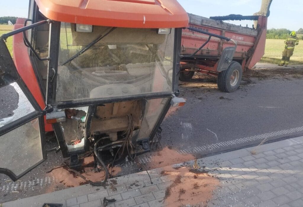 Bir tarim traktoru ile bir binek arac carpisti yol kapandi 6149