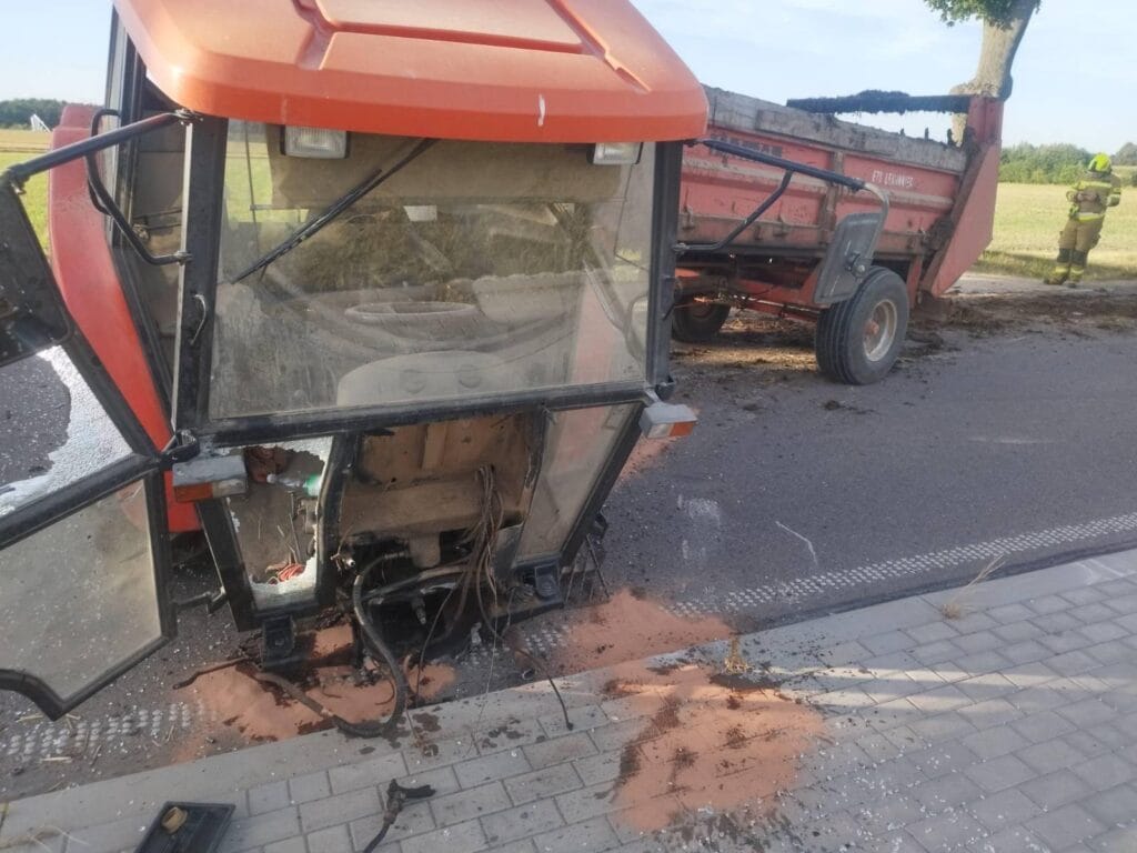 bir tarim traktoru ile bir binek arac carpisti yol kapandi 6149