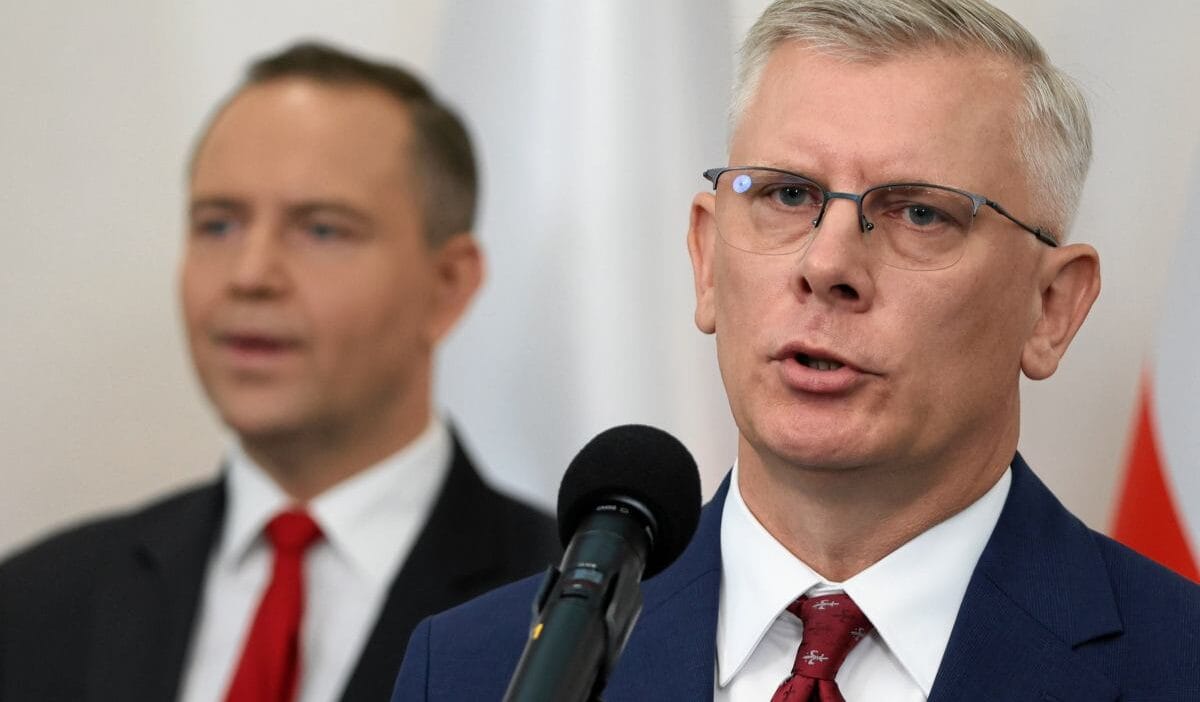 Cenckiewicz ve dobrzynski arasında sert tartışma. Sert sözler söylendi. "atıp tutma, samanlık ve aptallığın emektarı". 1 Cenckiewicz ve dobrzynski arasinda sert tartisma sert sozler soylendi atip tutma samanlik ve aptalligin emektari 6457