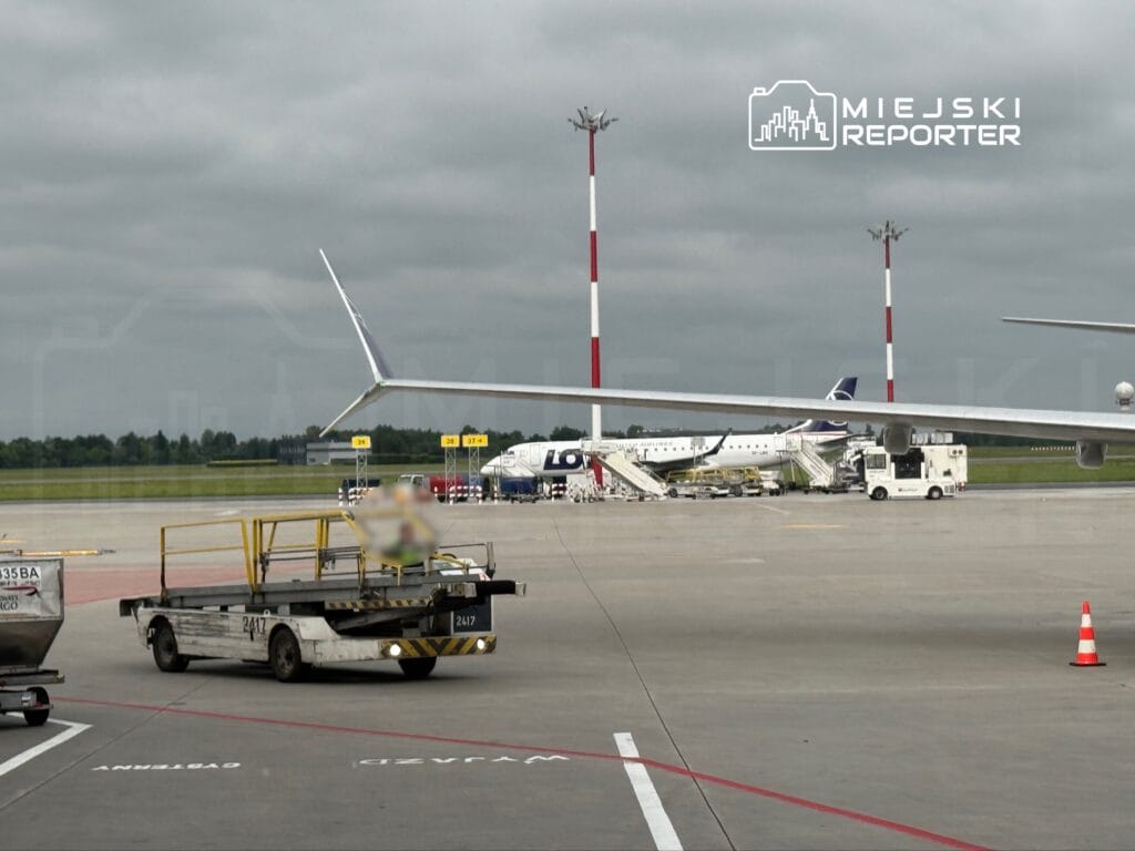 chopin havalimani apronunda bir tanker ile bagaj arabasi carpisti bir kisi hafif yaralandi 6427