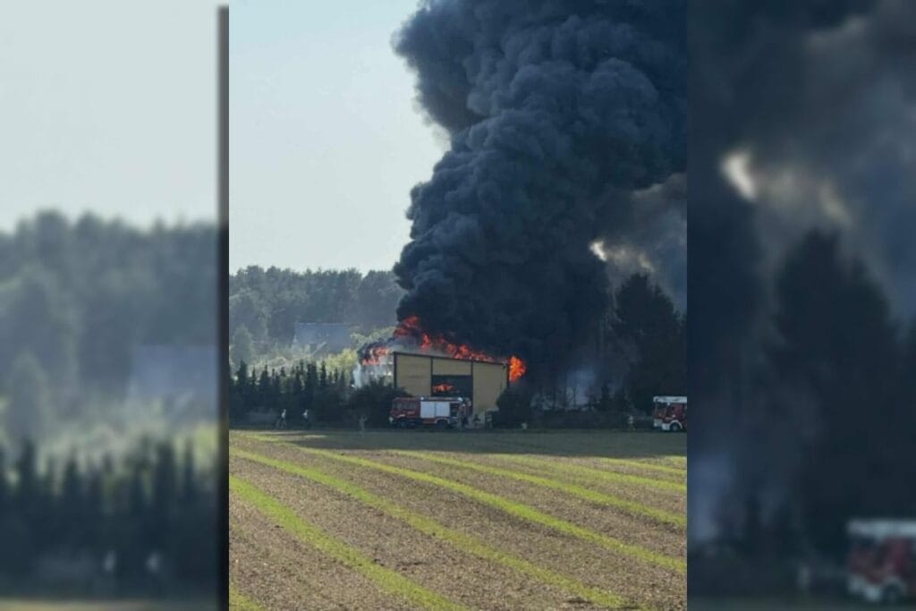 ciechocink in altindaki buyuk bir depo yangini belediye baskani acil cagri yayimladi 4395