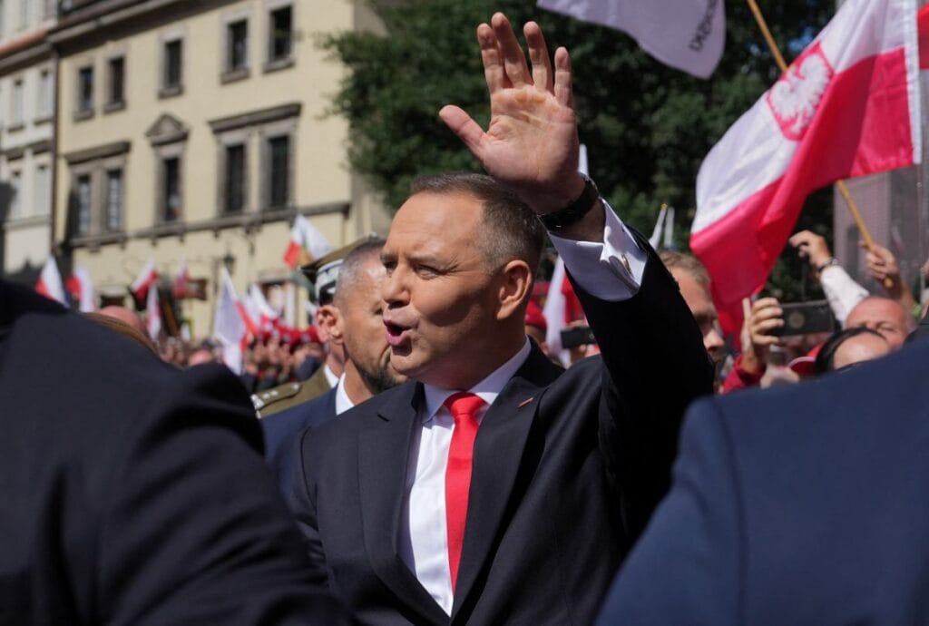 cumhurbaskaninin konvoyu aniden durdu nawrocki den legia stadi yakininda surpriz hareket 3350