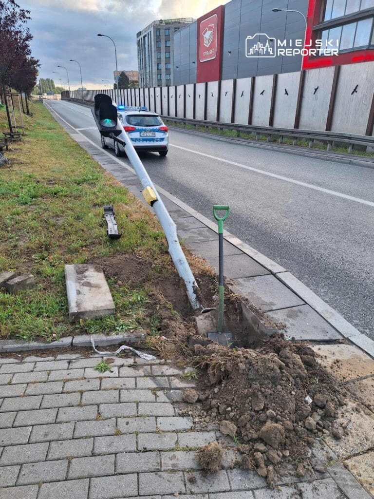 ehliyeti olmayan afgan adam trafik isiklarina carpti 7108