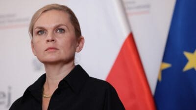 En kotu egitim bakani mi nowacka chernenko nun puaninin gerisinde ama yaklasiyor 7484