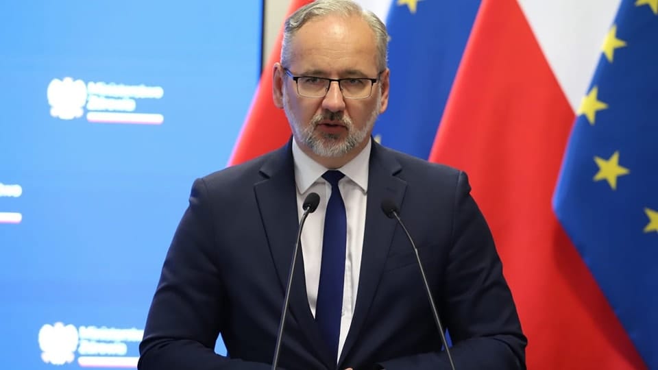 Eski saglik bakani adam niedzielski bir restoranin onunde dovuldu hastaneye kaldirildi 7330