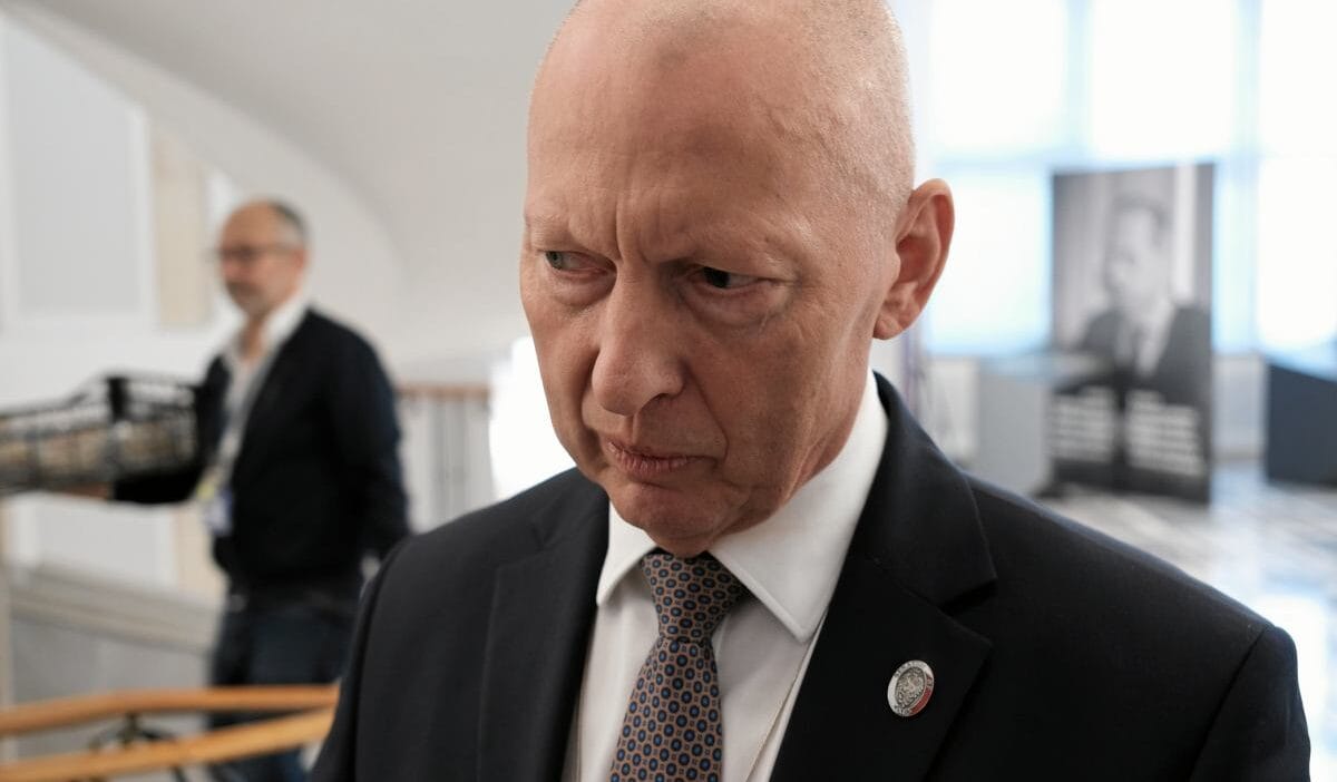 F-16 faciası: orgeneral rozanski genelkurmay başkanı'nın sözlerini eleştirdi. "yüzleşmiyor". 1 F 16 faciasi orgeneral r zanski genelkurmay baskani nin sozlerini elestirdi yuzlesmiyor 7725