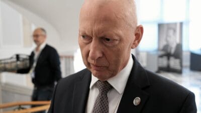 F-16 faciası: orgeneral rozanski genelkurmay başkanı'nın sözlerini eleştirdi. "yüzleşmiyor". 2 F 16 faciasi orgeneral r zanski genelkurmay baskani nin sozlerini elestirdi yuzlesmiyor 7725