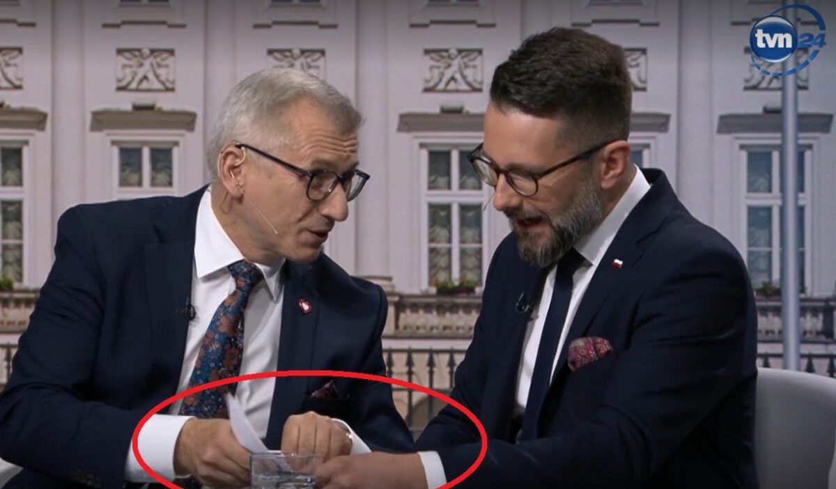 Fogiel vs. Kwiatkowski: tvn24’de kart çekişmesi öne çıktı 1 Fogiel vs kwiatkowski tvn24 de kart cekismesi one cikti 3553