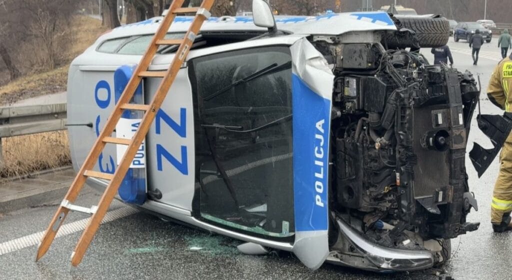 gdansk kovalamaca sirasinda radiow z un catisi coktu polis memurlari bmw surucusunu yakaladi danimarka vatandasi 7613