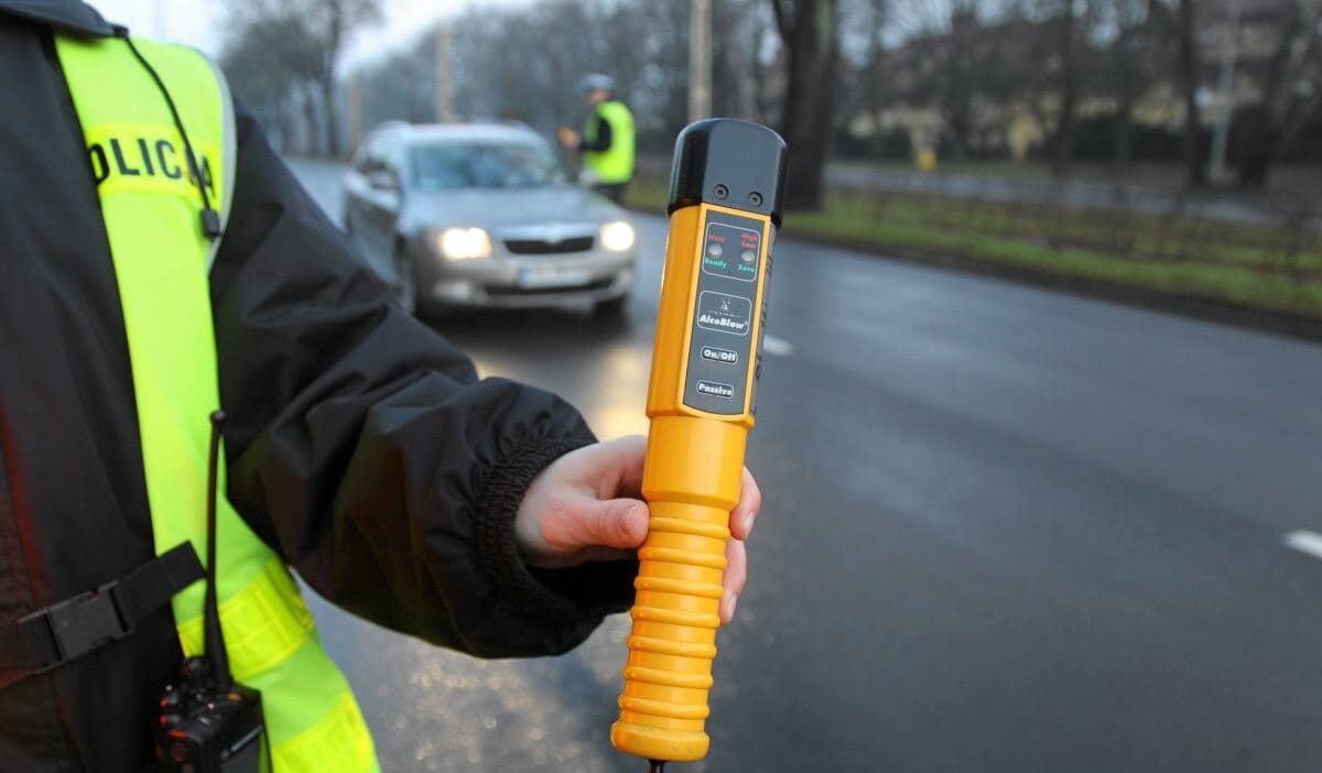Gozaltina alinan hukuk ve adalet politikacisinin yuzde 2 den fazla parasi oldugu iddia edildi simdi ehliyetinden cok daha fazlasini kaybedebilir 7102