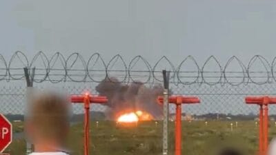 Hava gösterisi provaları sırasında bir f-16 uçağı düştü. Uçak piste çarptıktan sonra alevler içinde kaldı. 2 Hava gosterisi provalari sirasinda bir f 16 ucagi dustu ucak piste carptiktan sonra alevler icinde kaldi 7571