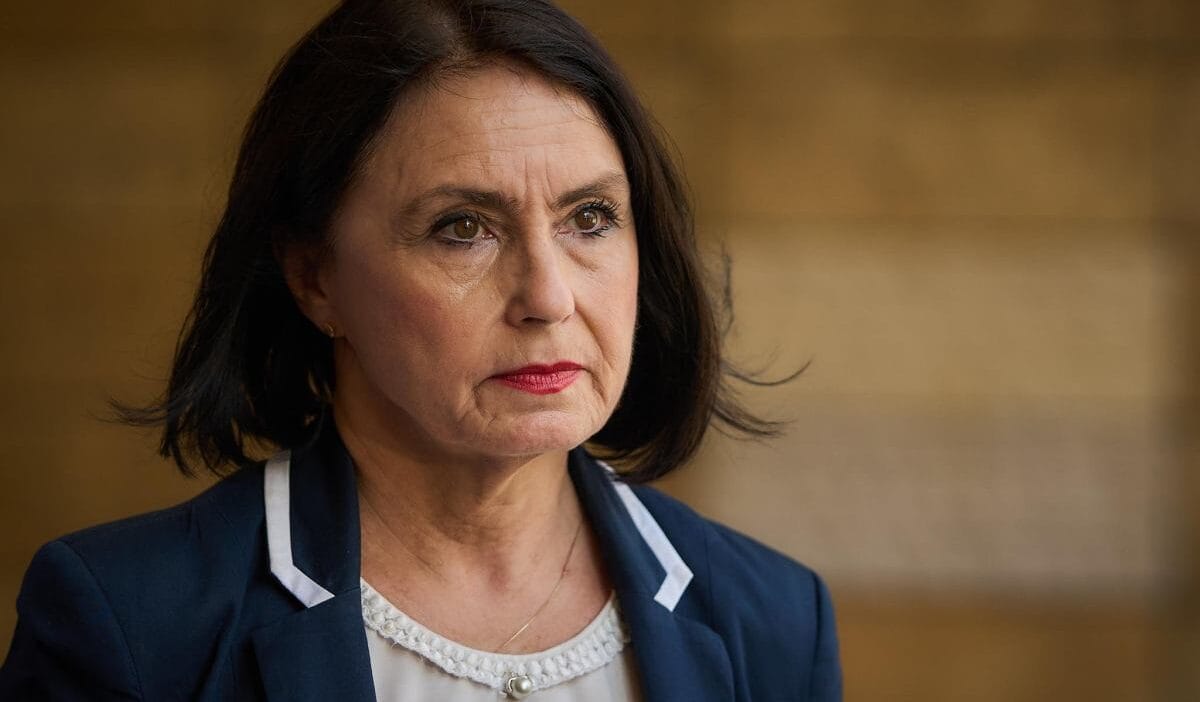 Hukuk ve adalet milletvekili sağlık eğitimi derslerini kimin vereceğini biliyor. Sunucu şaşkına döndü 1 Hukuk ve adalet milletvekili saglik egitimi derslerini kimin verecegini biliyor sunucu saskina dondu 6873