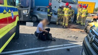 I ki otomobil ve bir kamyon carpisti i ki kisi hastaneye tasindi duzgunce 5087