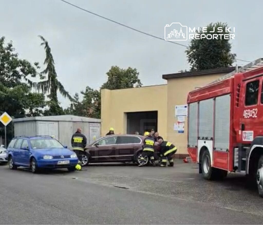 i tfaiyeciler itfaiye istasyonunun kapisini kapatan bir arac yuzunden cok degerli dakikalar kaybetti kazazede boguldu 8171
