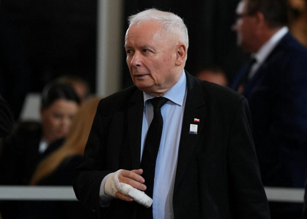 kaczy ski sag elini bandajla sejm e girdi kucuk bir kaza 3547