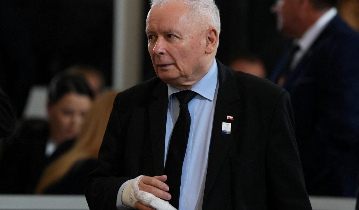 Kaczy ski sag elini bandajla sejm e girdi kucuk bir kaza 3547