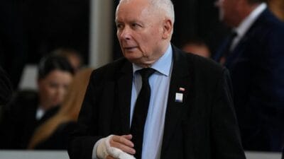 Kaczyński sağ elini bandajla sejm’e girdi! “küçük bir kaza” 3 Kaczy ski sag elini bandajla sejm e girdi kucuk bir kaza 3547