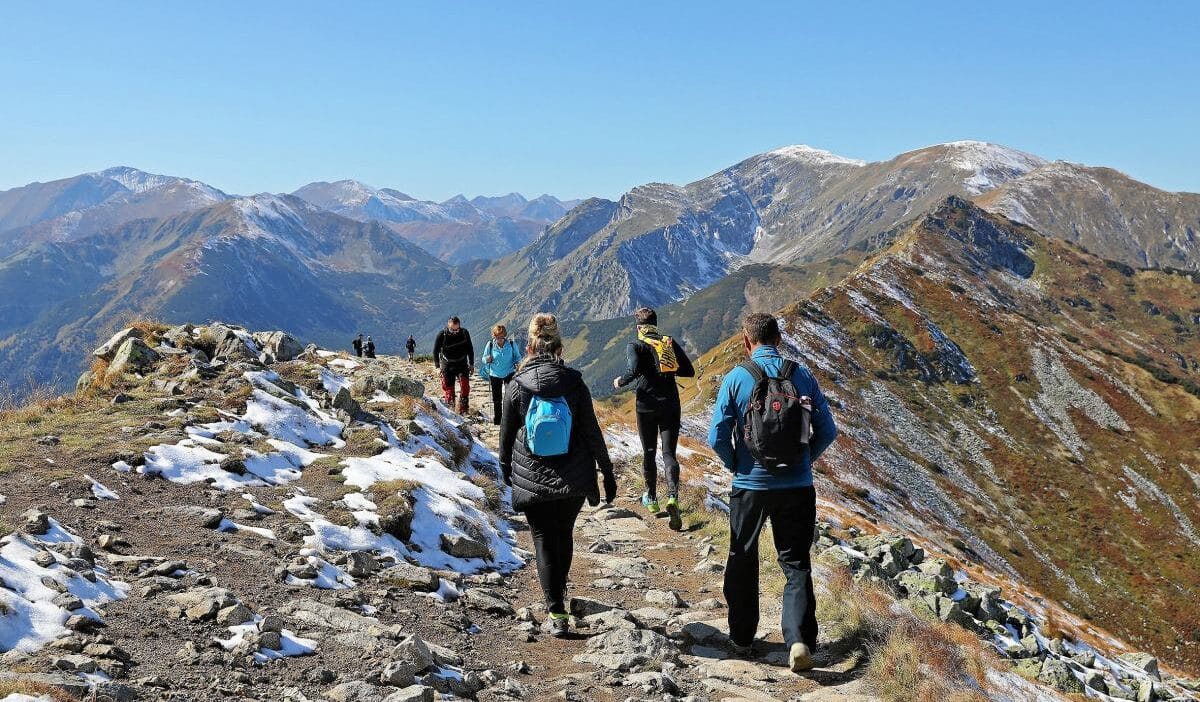 Karla birlikte yagan yagmur bircok polonyalinin tatil planlarini bozacak bu sicaklarin sonu mu 6382