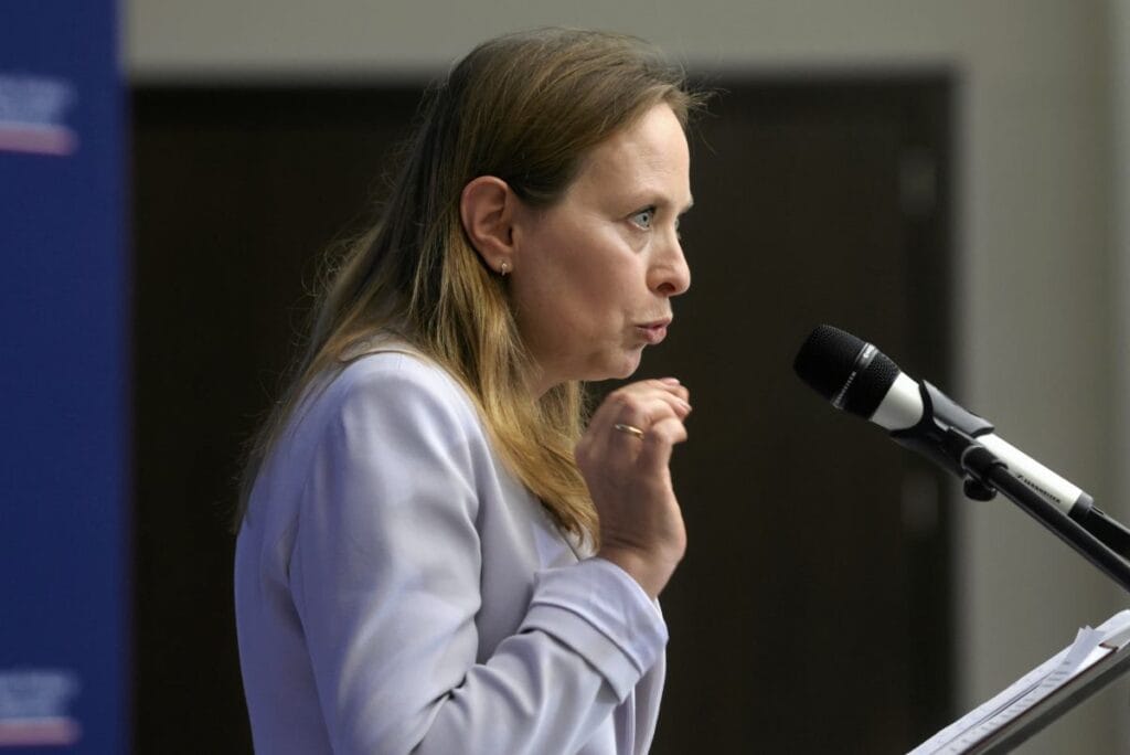 katarzyna pe czy ska na cz hukumetten ayrilmali mi bir anket var 6730