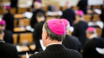 Kilise saglik egitiminden korkuyor cocuklarin sistemik ahlaksizligi 6752