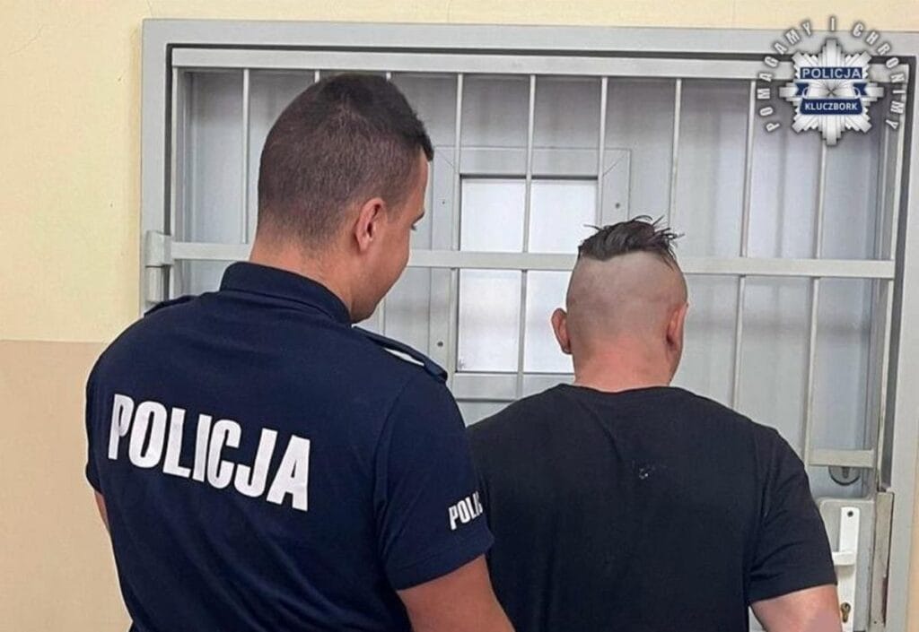 kluczbork bir site icinde yuruduler ve arabalara zarar verdiler polis 11 kisi saydi kayiplar binlerle ifade ediliyor 6779