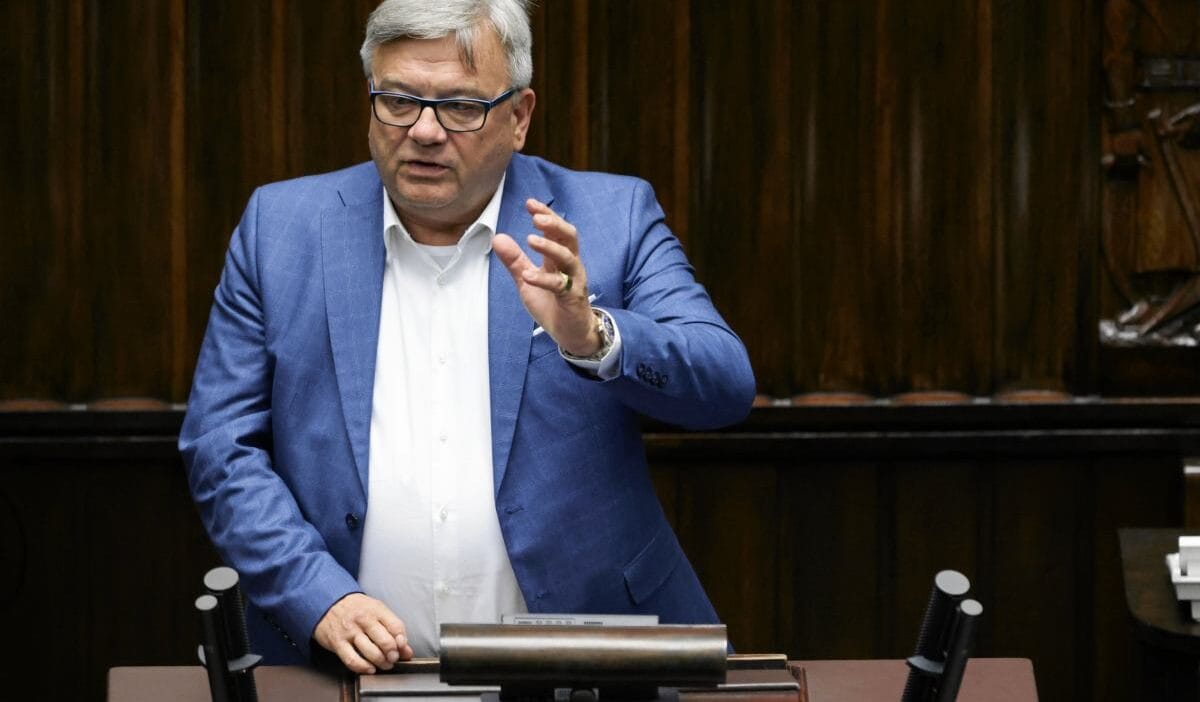 Ko parti nin en zengin milletvekili nin esi kpo dan yardim aldi i s tamamen temiz mudahale edilemez 4037