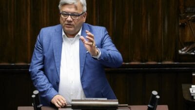 Ko parti nin en zengin milletvekili nin esi kpo dan yardim aldi i s tamamen temiz mudahale edilemez 4037