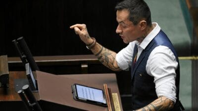 Ko partisi milletvekili ara sikildi sejm de carpici toplanti 3830